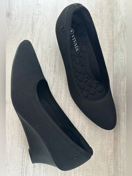 Vivaia Almond-Toe Wedge Heels Tamia Pro Wedges Black Size 8.5 / 39.5