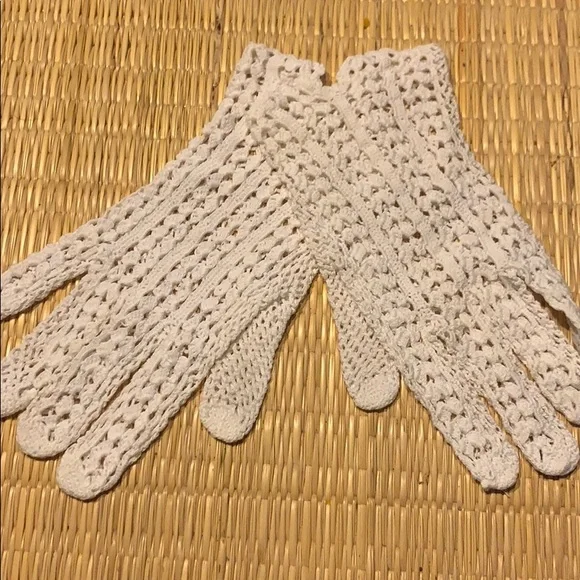 Vintage Ivory Crotchet Gloves‎