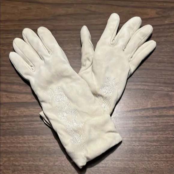 NEW Lab Gloves Italy SZ 7 Genuine Leather Cashmere Lined Cream NWOT