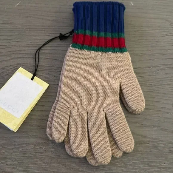 Gucci big kids gloves fits women’s small /m