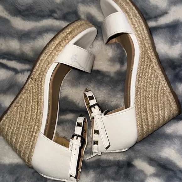 Espirit Romy White Wedge Sandals w/Gold Studded Ankle Straps - 7.5