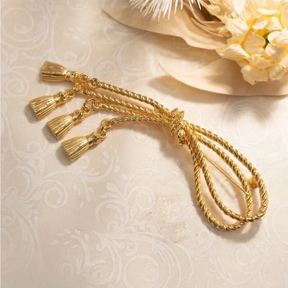 Vintage Gold Tone Rope Bow Tassel Brooch Pin Dangle Tassels Elegant 80s Jewelry