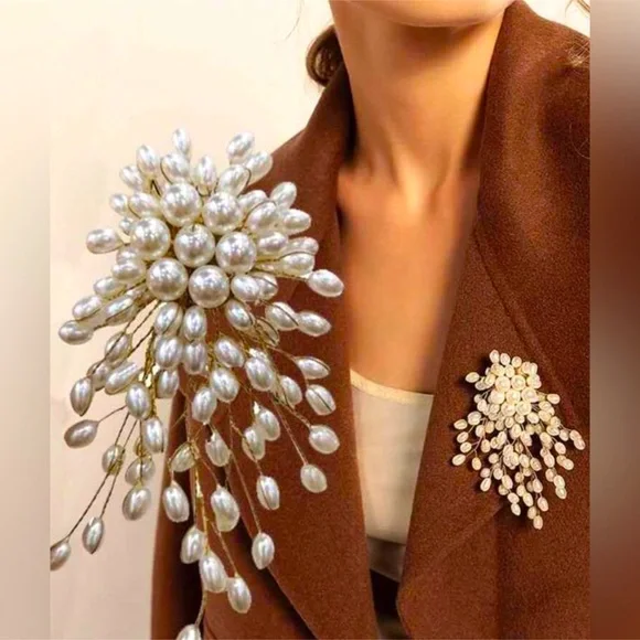 ✨Pearl Burst Statement Brooch - White Pearl Cluster