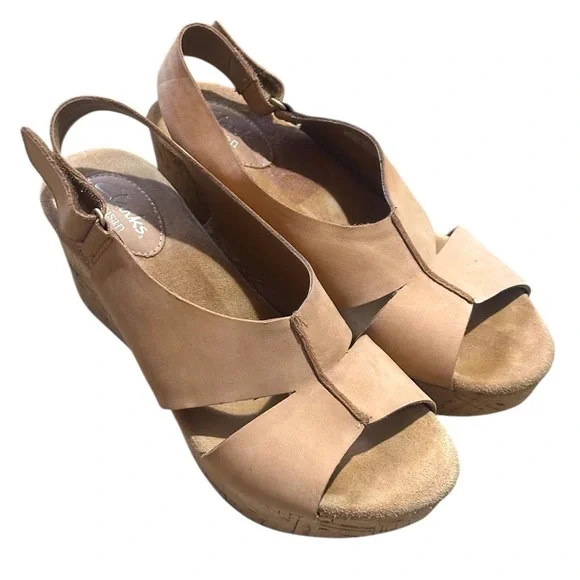 Clarks Caslynn Lizzie Artisan Cork Wedge Sandals Tan Beige Nubuck Size 7 1/2 W