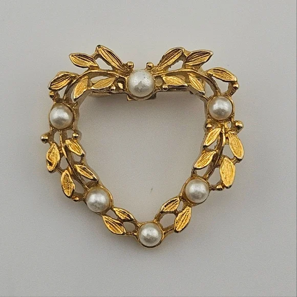 Vintage Lisner Gold Tone and Faux Pearl Heart Brooch