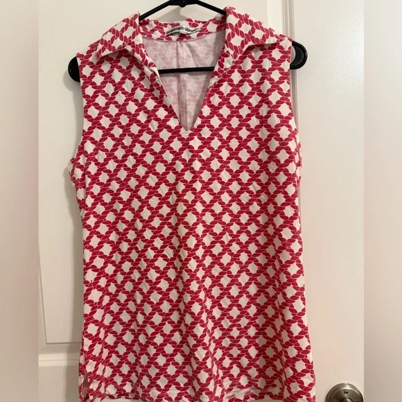 NWOT Stylish Sleeveless Blouse with Red and White Pattern
