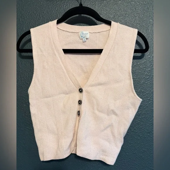 Pink Knit Cropped Sweater Tank with Buttons | Francesca’s | medium