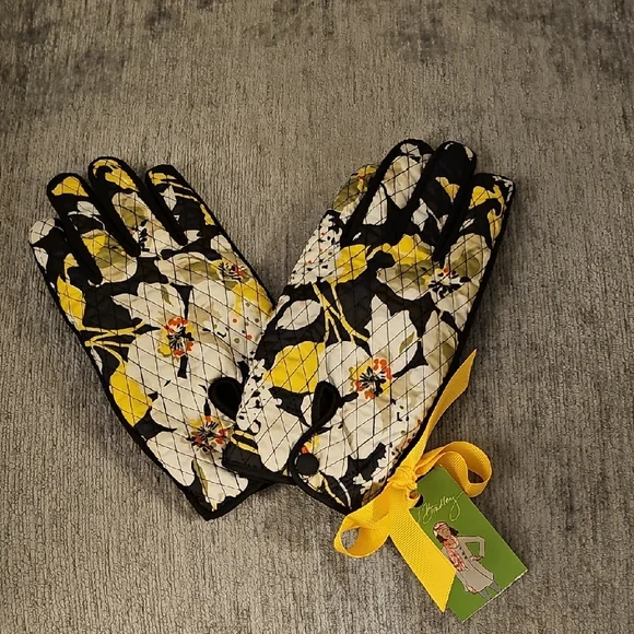 Vera Bradley M/L Gloves In Dogwood NWT MSRP $32