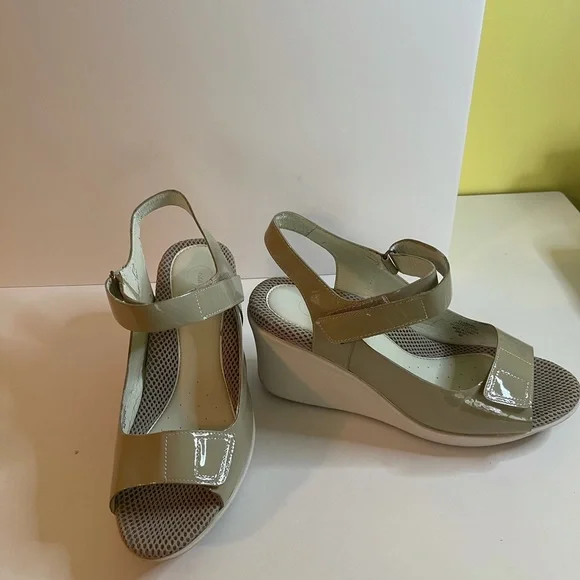 Tan white wedge sandal‎ easyspirit 9