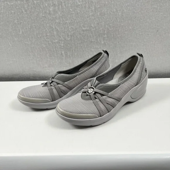NWOB BZees Womens Melody Comfort Slip On Wedge Silver Size 9.5M Cloud Technology