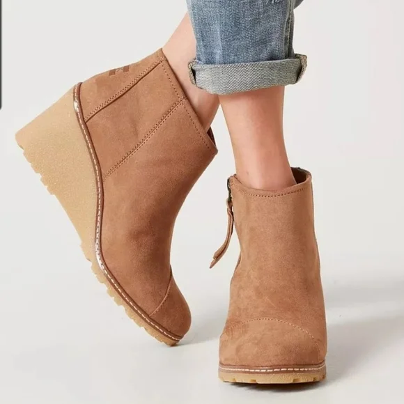 Toms Avery Wedge Heel Bootie Ankle Boot Womens Size 7w Tan Brown Side Zip Suade