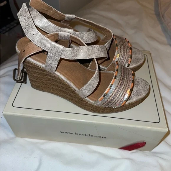 Buckle Women's Metallic Wedge Sandals Size 11 with sequin details