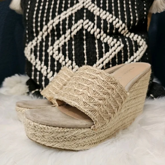 Madden Girl • Wedge‎ Sandals