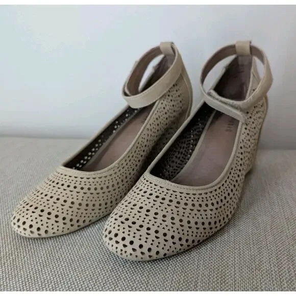 Jeffrey Campbell Cirque Size 9M Beige Cut Out Wedge Heel Leather Ankle Strap
