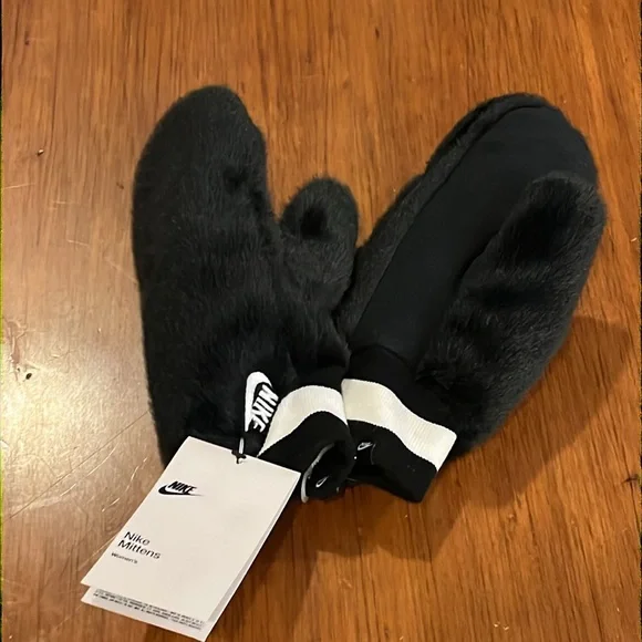 Nike Mittens Mitts Gloves black white Womens Size Medium / Large