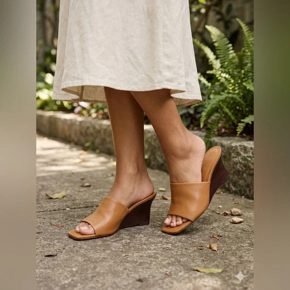 Vince Women’s Pia Wedge Mule Tan Leather Open-Toe Slides Sandals Size 11