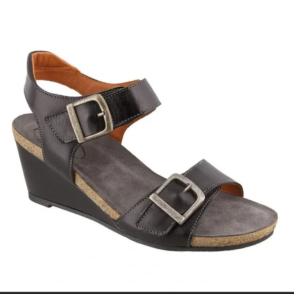 Taos Women's Black Wedge Sandals
