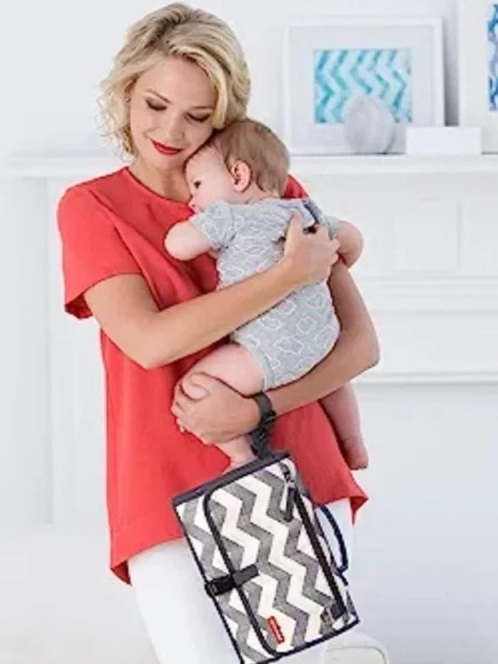 Skip Hop Portable Baby Changing Pad & storage , Pronto, Chevron NEW NO TAG