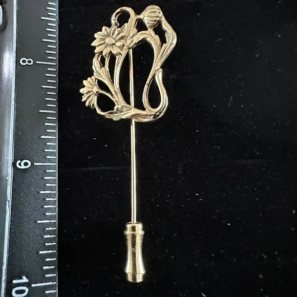 Floral‎ Gold Stick Pin