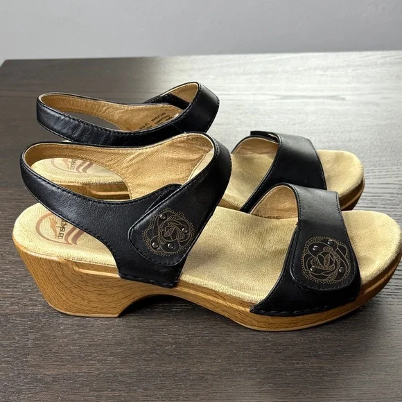 Dansko Sonnet Sandals Size 41 Leather Strap Chunky Heel Wood Pattern 10.5 11