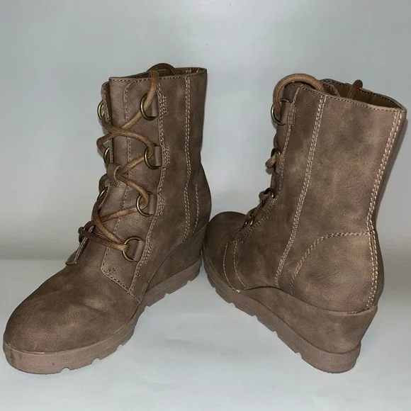 Pre loved kohls Adelia leather lace wedge bootie