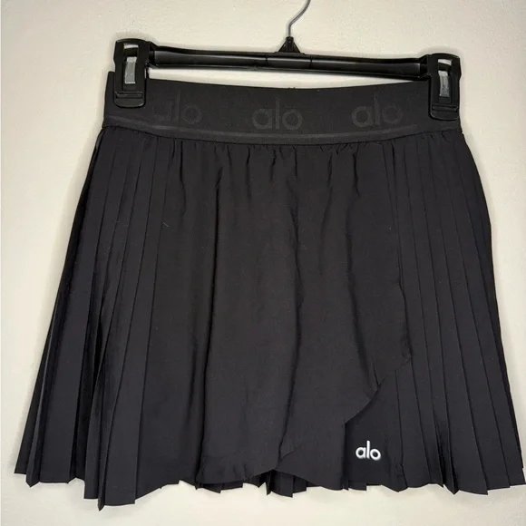 ALO Yoga Aces Tennis Skirt in Black