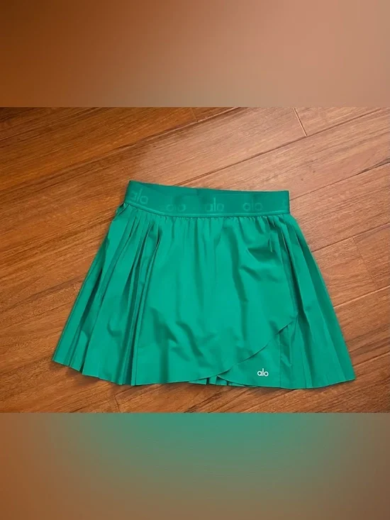 ALO Yoga Emerald Green Pleated Tennis Skort