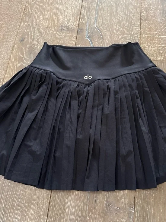 ALO Yoga Black Pleated Mini Skirt with Logo Waistband