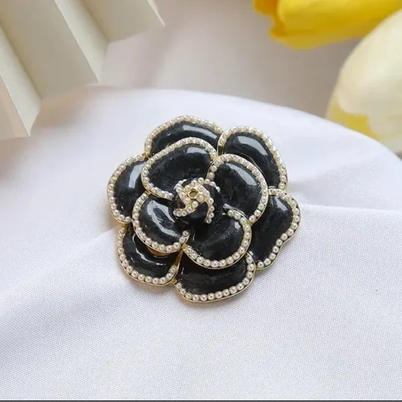 🆕 (last 2) Camellia luxury pearl brooch for women black with pearls jewelry