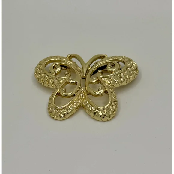 Vintage Gold Tone Butterfly Pin Brooch With Scrolls‎ Design
