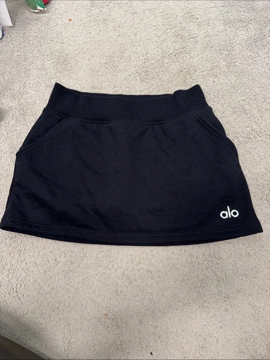 ALO Yoga Accolade Skirt- Small (4-6)