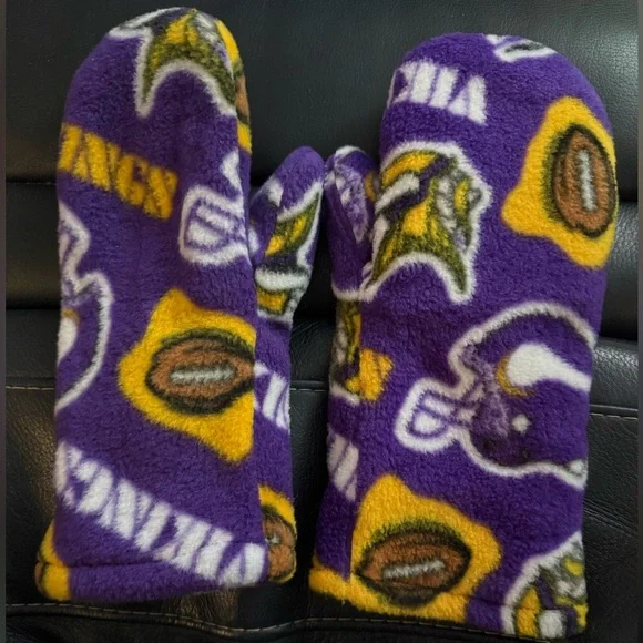 Minnesota Vikings NFL Sweater Fabric Fleece Winter Women's Mittens