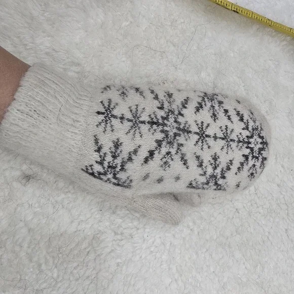 Handmade Goat Down Mittens White Gray Snowflake Warm‎ Winter Gloves Russian