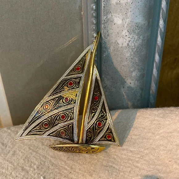 Vintage SPAIN Damascene Sail Boat Ship Pin Black Red Gold tone