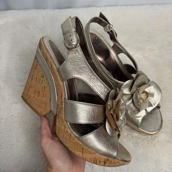 Sofft Womens Gold Metallic Leather Floral Cork Wedge Sandals 9.5M 1256495 CBHK11