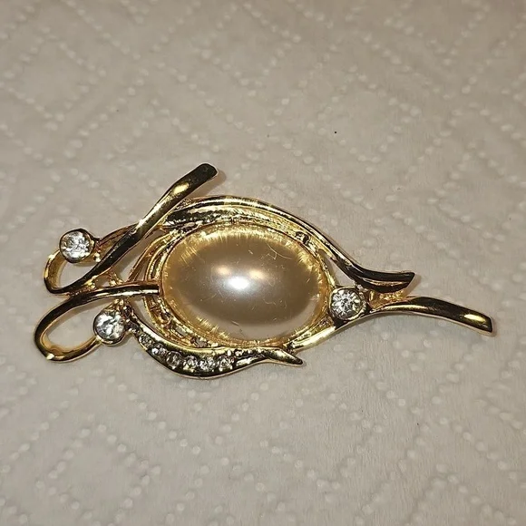 Beautiful Brooch with Gem Stones and Rhinestones