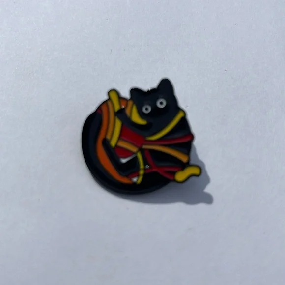 2/$14 cat ball of yarn cat lover brooch lapel pin backpack pin hat pin‎ gift