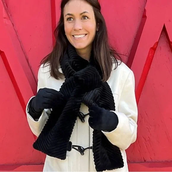SPRIGS CHEVRON Faux Fur Pull Through Scarf & Glove Set