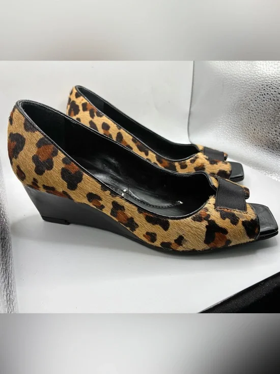 BCBGMAXAZRIA Leopard Calf Hair Peep Toe Wedge Heels Women’s 5.5B Leather Shoes