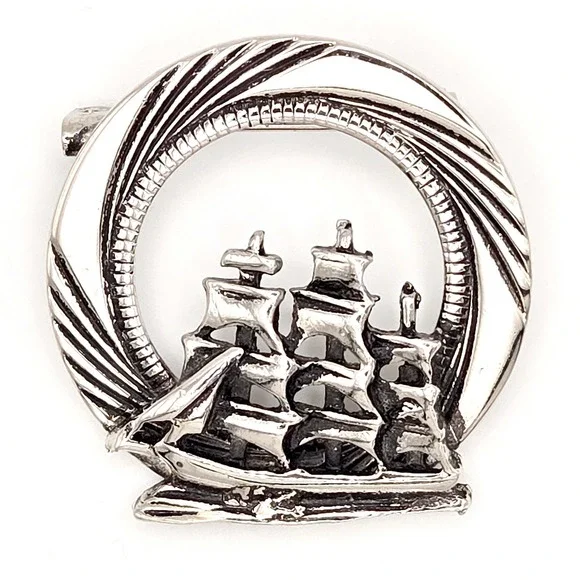 Silver Tone Round Full-Rigged Clipper‎ Ship Brooch Pin Nautical Maritime Vintage