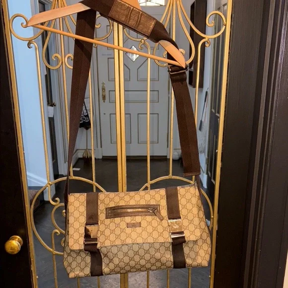 Designer Gucci diaper messenger Crossbody Bag gg leather canvas Italy
