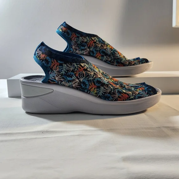 Bzees Tropical Leaf Print Slip‑On Mule‎ Wedge Women’s Size 7.5 Comfort Rare