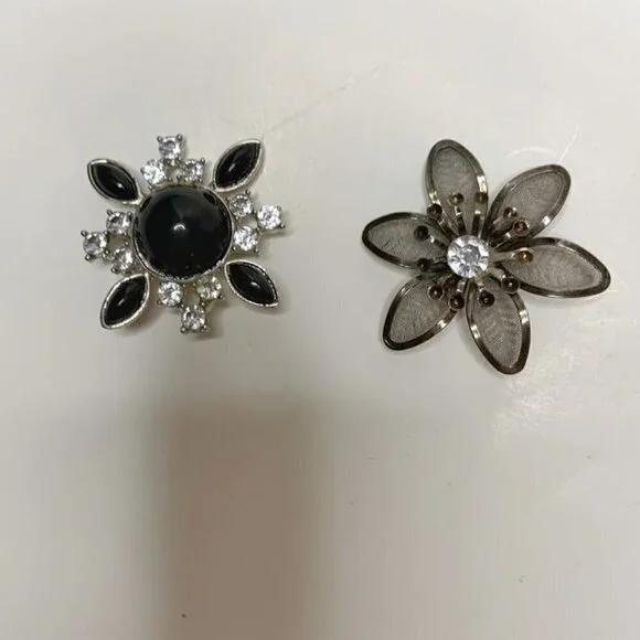 2 Floral Pins / Brooches