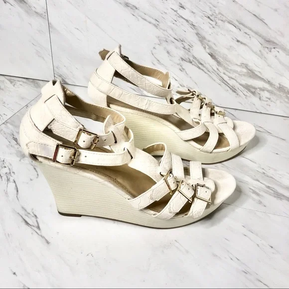 Express Ivory Snakeskin Buckle Strap Wedge Sandals SZ 8