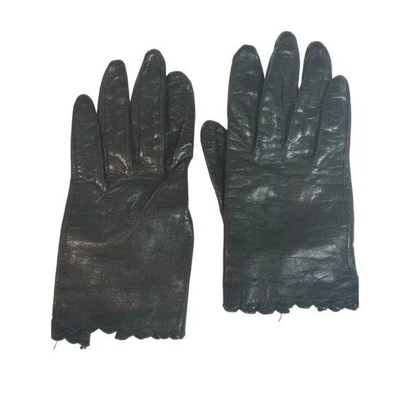 Vintage Ladies Super‎ Soft Leather Gloves one pair White Pearl Closure