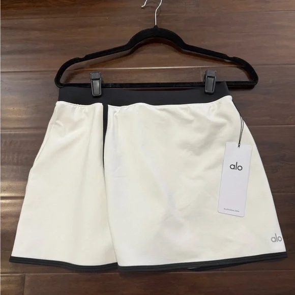 NWT ALO Yoga Streamline Streamlined Tennis Skirt Skort White Black