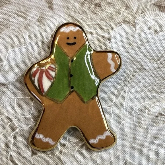 Vtg Gingerbread‎ Man Ceramic Brooch Hand Painted Christmas Holiday Pin
