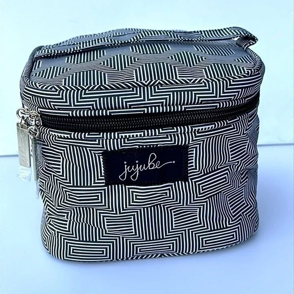 Jujube breastmilk mini cooler bag on the go geo pattern black and white