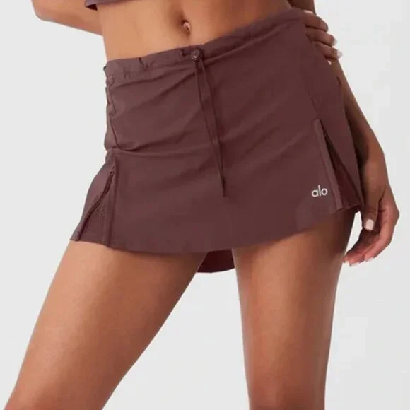 Alo Yoga In The Lead Skirt Size Small in Cherry Cola