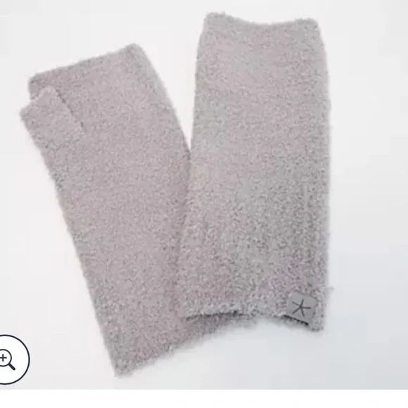 NWT Barefoot Dreams Fingerless Gloves- in pewter B6